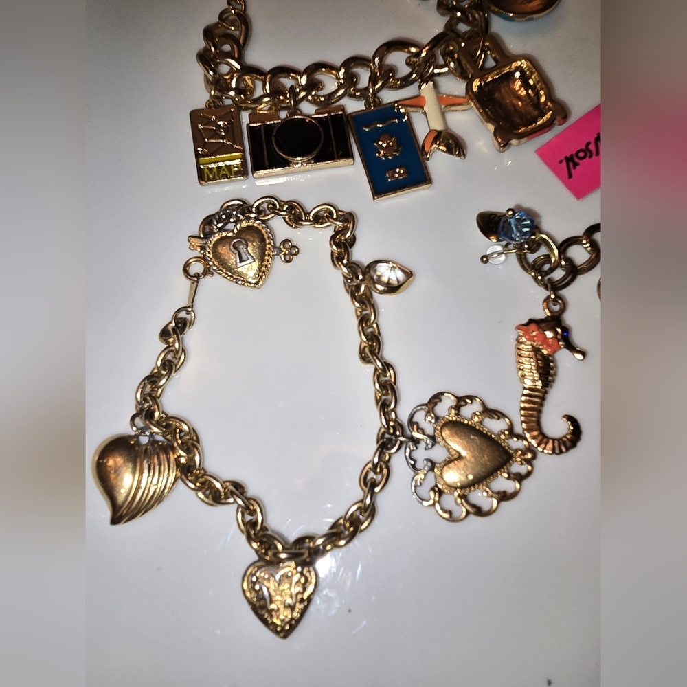 3 Pc., 1 Pc CHARMS ONLY (Betsey Johnson) Juicy Couture Bracelet, Heart Charms Br - Picture 3 of 8
